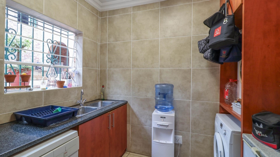 4 Bedroom Property for Sale in Helderkruin View Gauteng