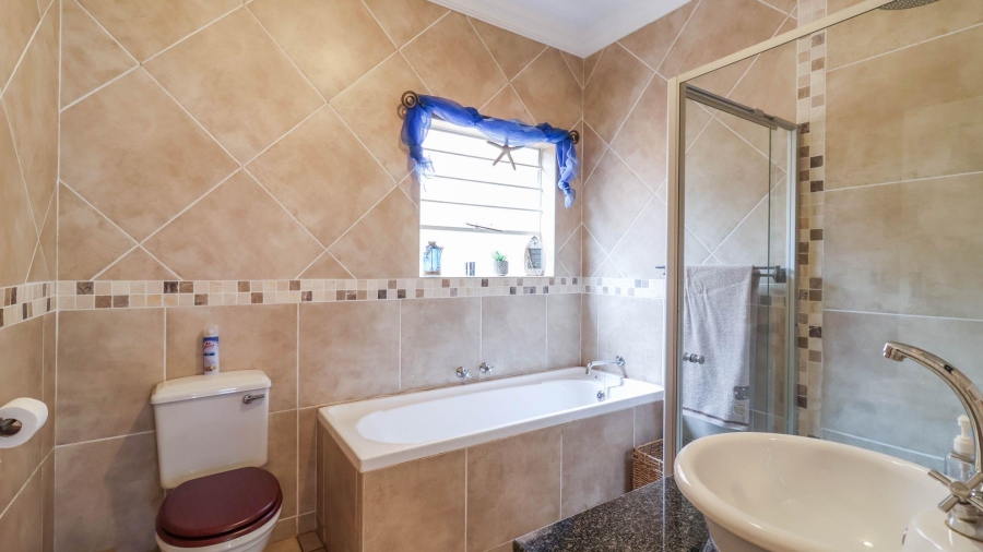 4 Bedroom Property for Sale in Helderkruin View Gauteng