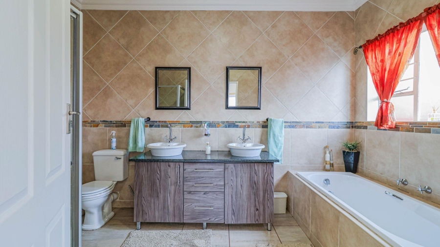 4 Bedroom Property for Sale in Helderkruin View Gauteng