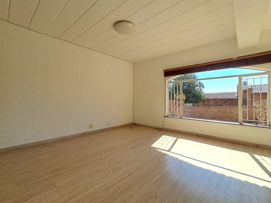 1 Bedroom Property for Sale in Corlett Gardens Gauteng