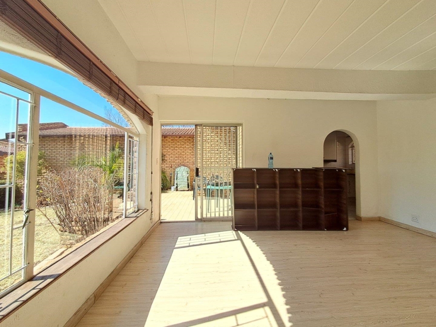 1 Bedroom Property for Sale in Corlett Gardens Gauteng