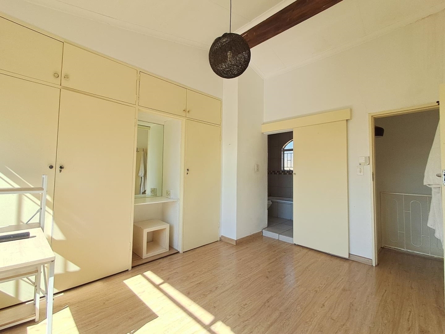 1 Bedroom Property for Sale in Corlett Gardens Gauteng