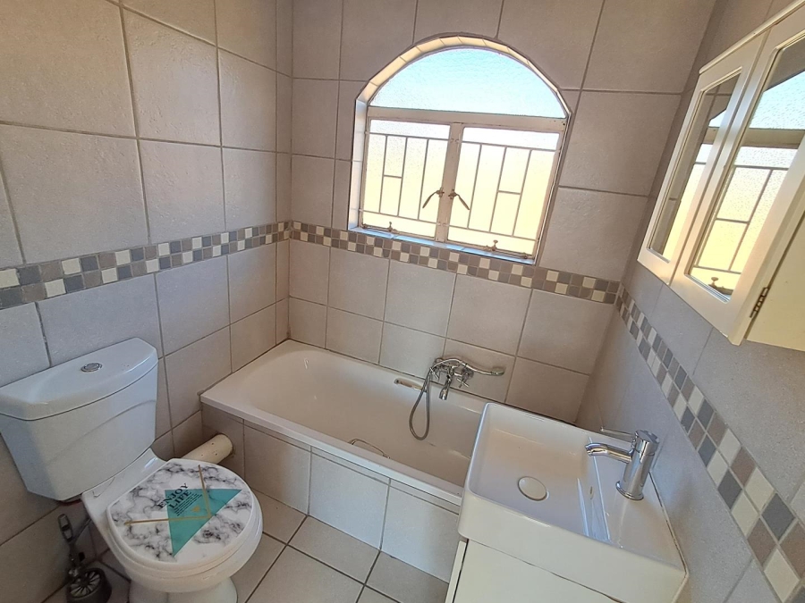 1 Bedroom Property for Sale in Corlett Gardens Gauteng