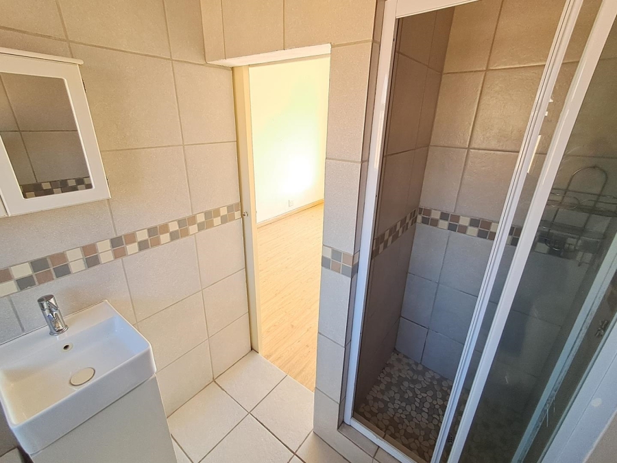 1 Bedroom Property for Sale in Corlett Gardens Gauteng