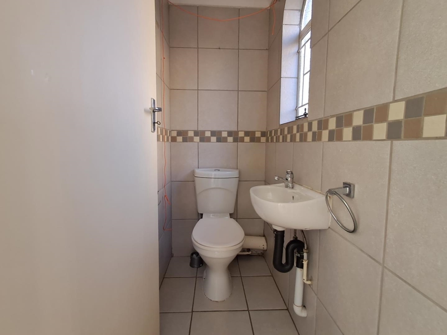 1 Bedroom Property for Sale in Corlett Gardens Gauteng