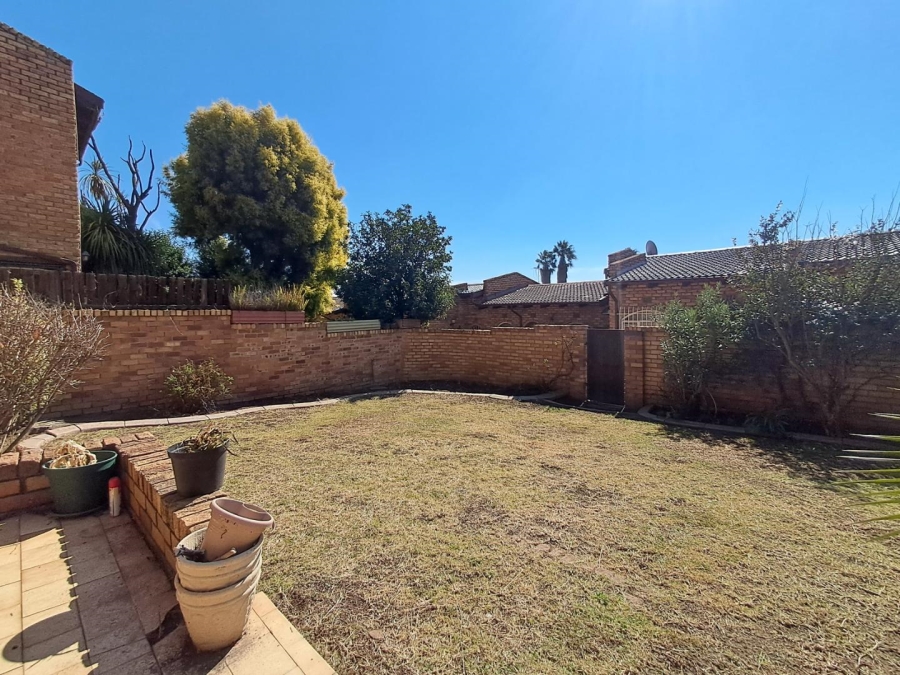 1 Bedroom Property for Sale in Corlett Gardens Gauteng