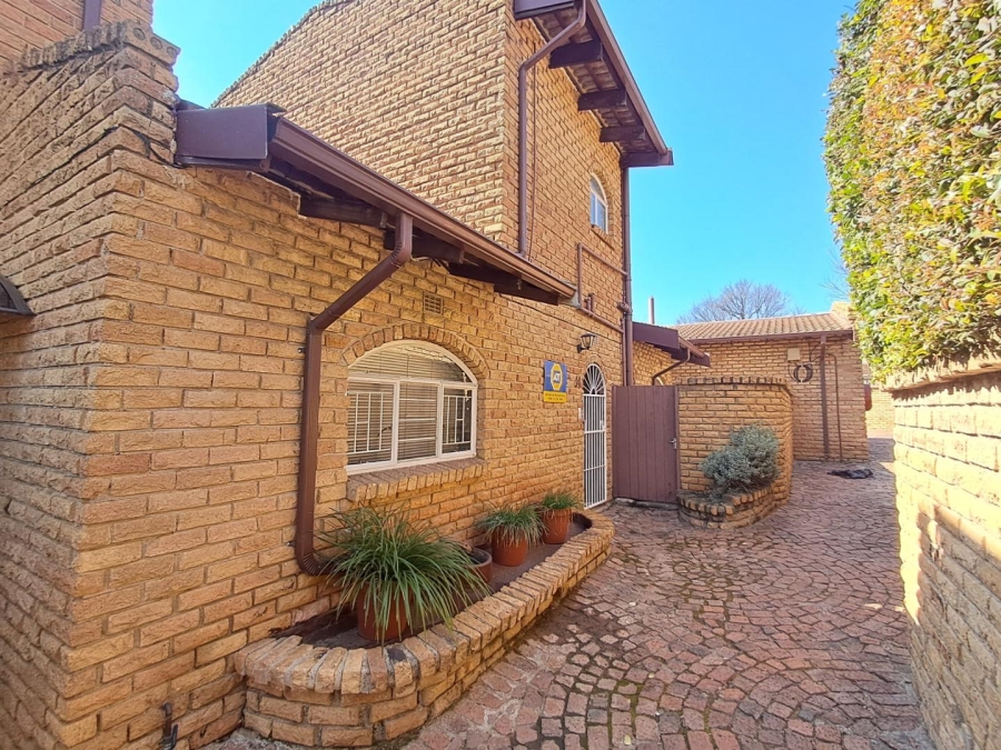 1 Bedroom Property for Sale in Corlett Gardens Gauteng