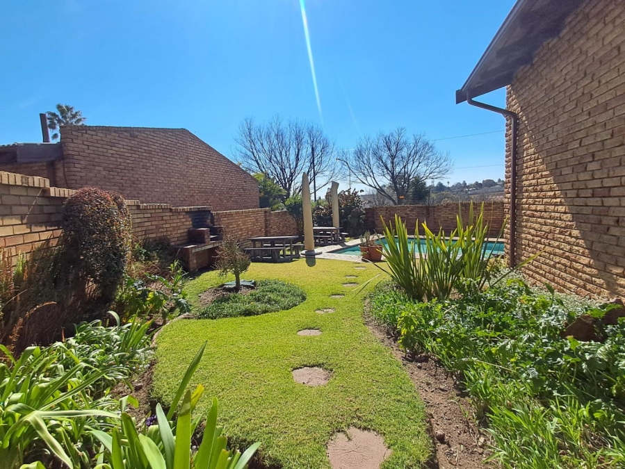 1 Bedroom Property for Sale in Corlett Gardens Gauteng
