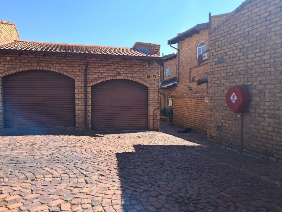 1 Bedroom Property for Sale in Corlett Gardens Gauteng