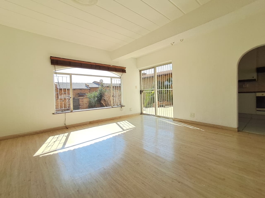 1 Bedroom Property for Sale in Corlett Gardens Gauteng