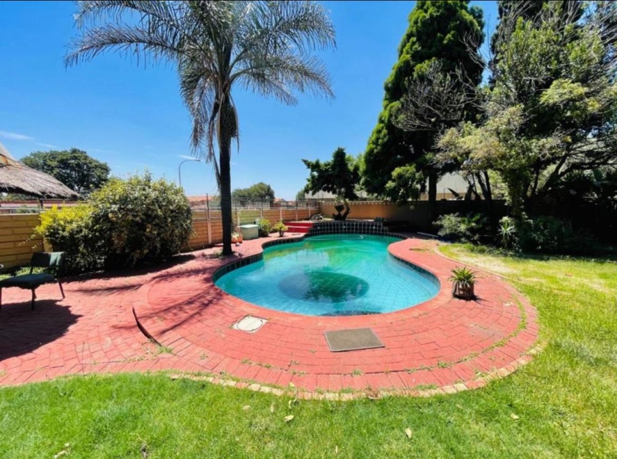 3 Bedroom Property for Sale in Ridgeway Gauteng