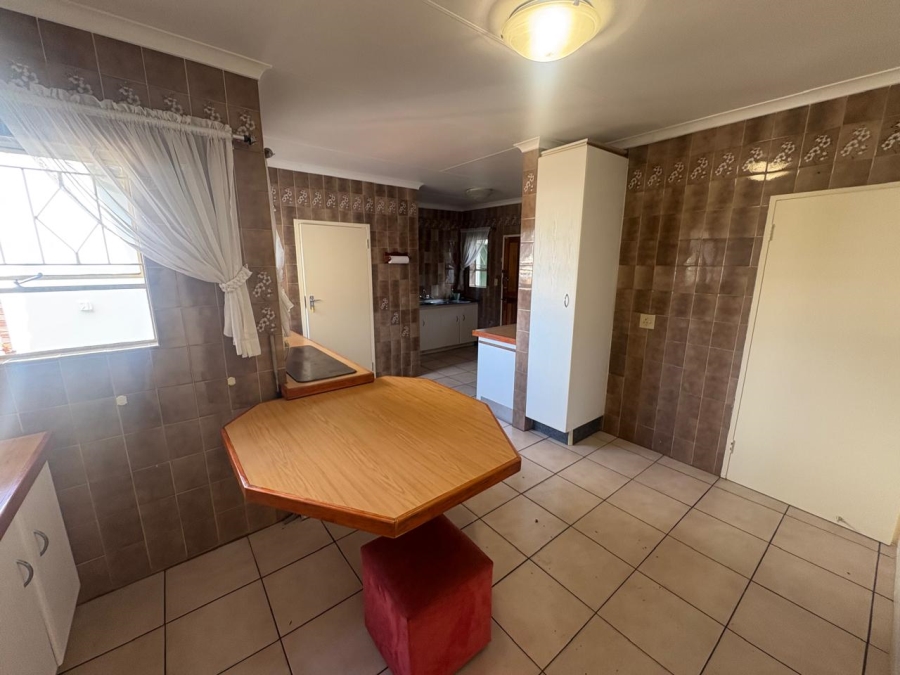 5 Bedroom Property for Sale in Glenvista Gauteng