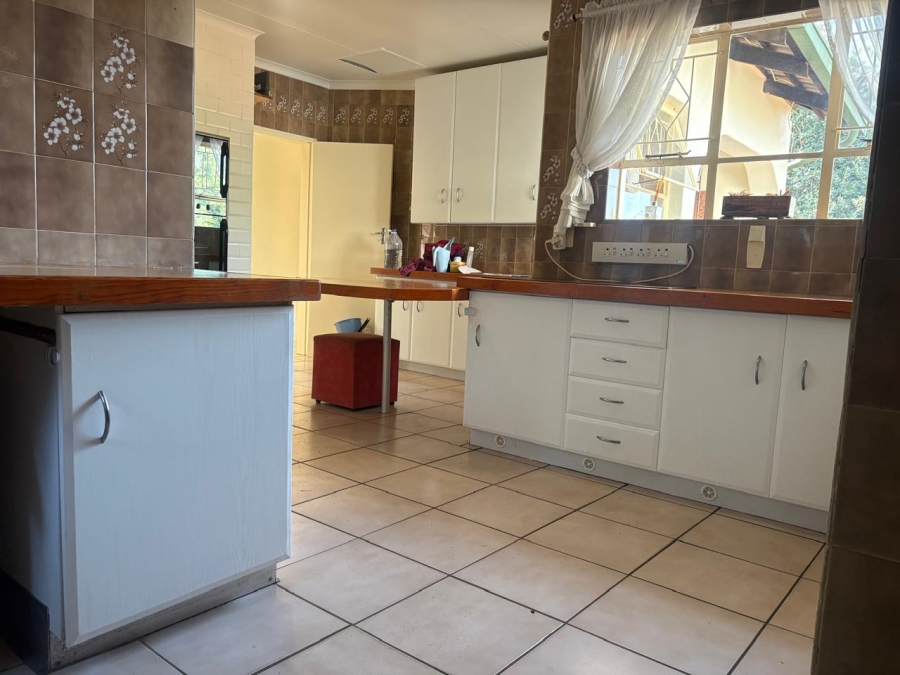 5 Bedroom Property for Sale in Glenvista Gauteng