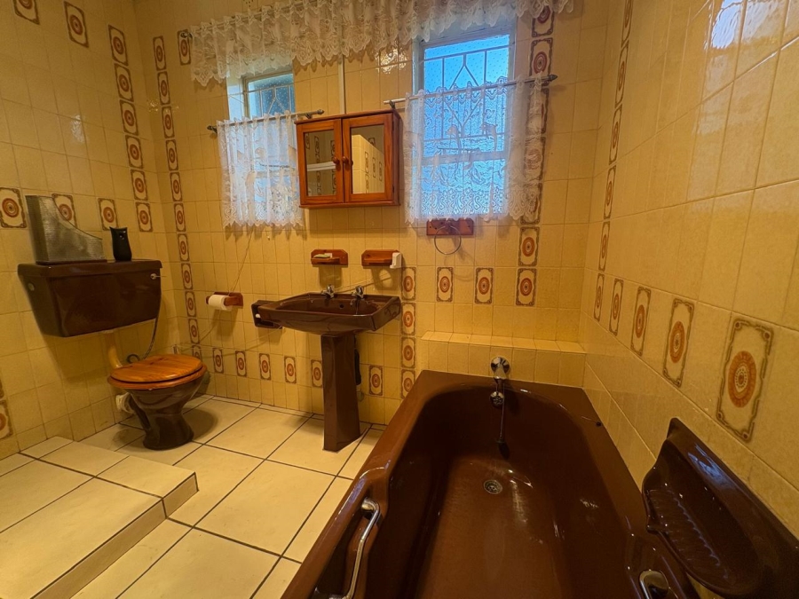 5 Bedroom Property for Sale in Glenvista Gauteng