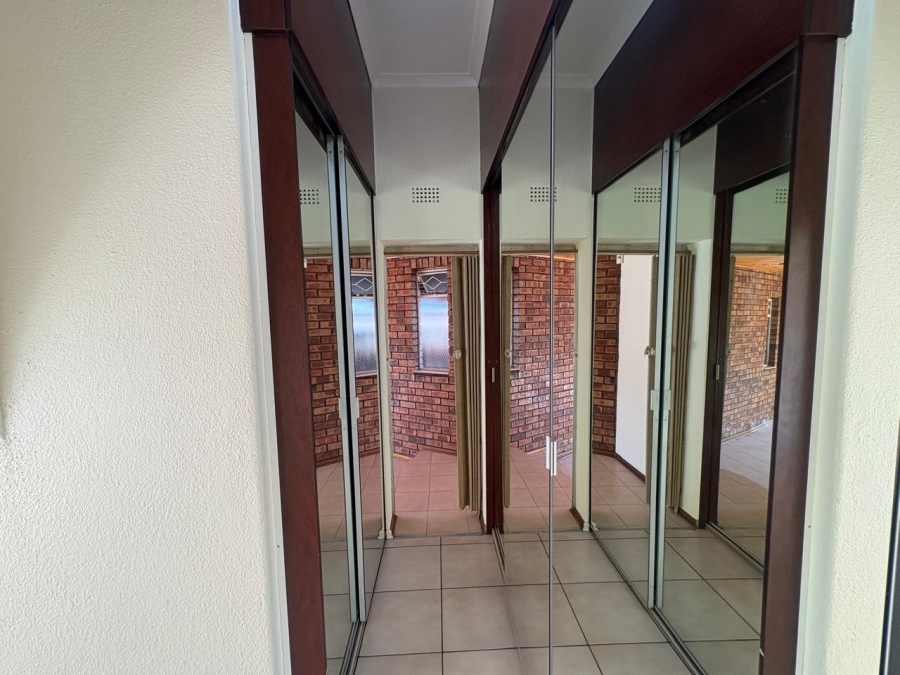 5 Bedroom Property for Sale in Glenvista Gauteng