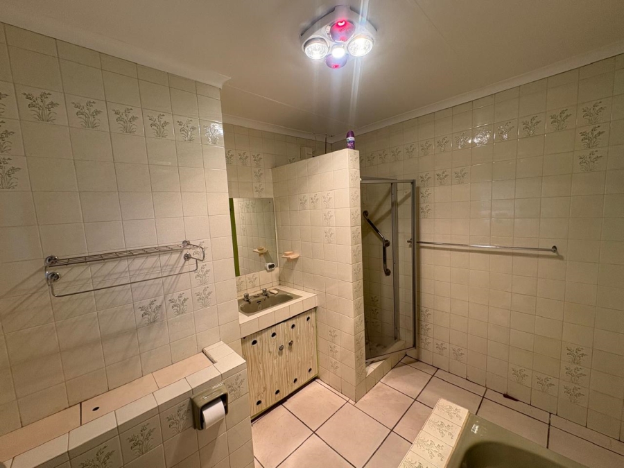 5 Bedroom Property for Sale in Glenvista Gauteng