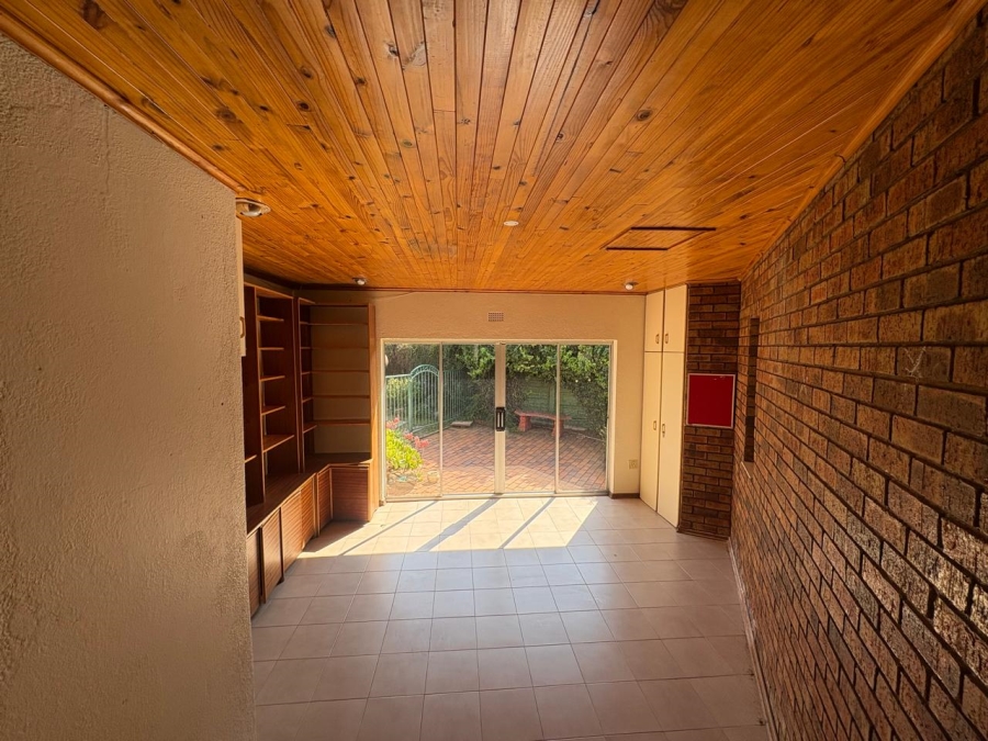 5 Bedroom Property for Sale in Glenvista Gauteng