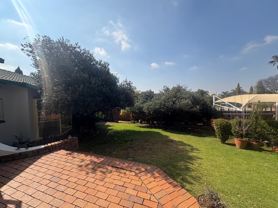 5 Bedroom Property for Sale in Glenvista Gauteng