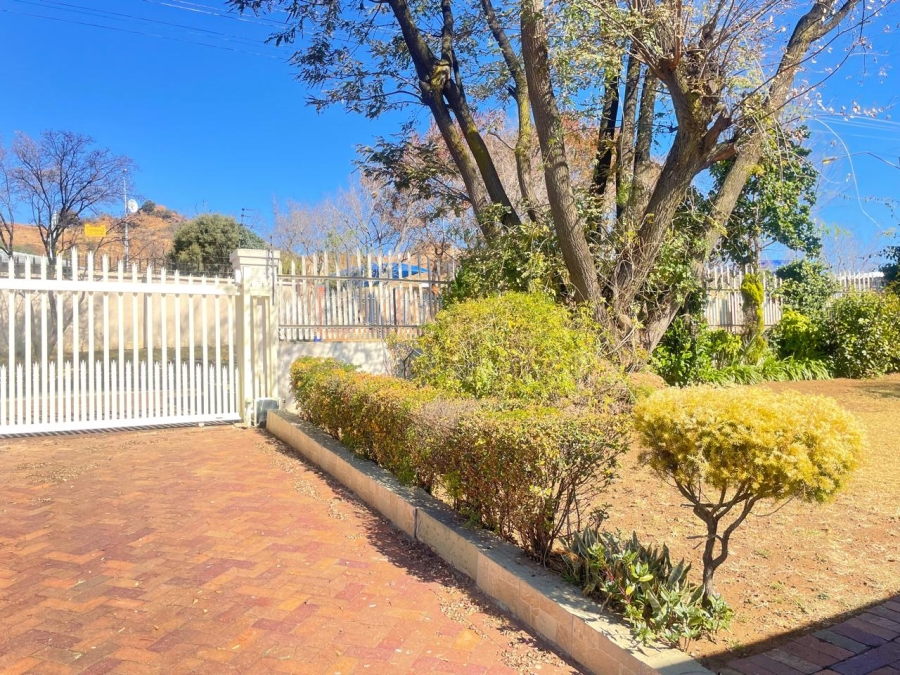 3 Bedroom Property for Sale in Linmeyer Gauteng