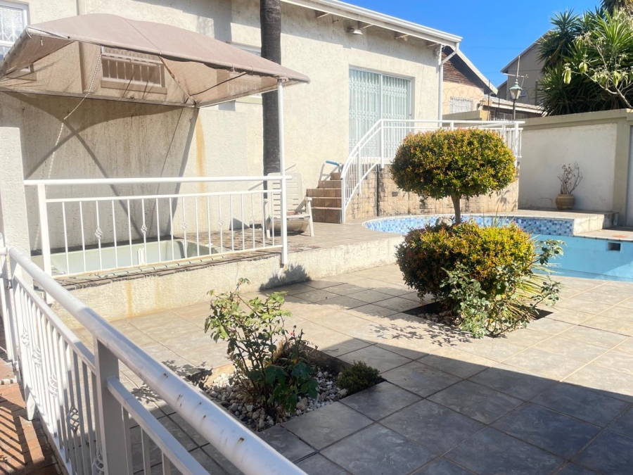 3 Bedroom Property for Sale in Linmeyer Gauteng