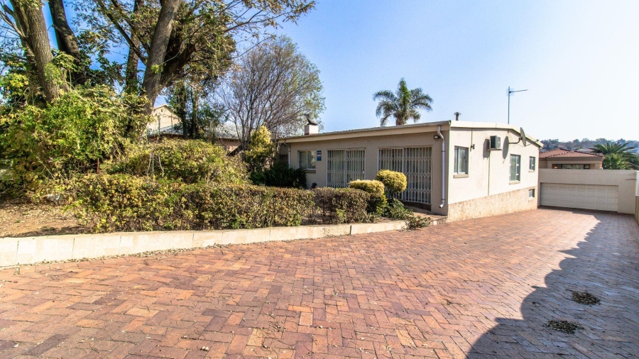 3 Bedroom Property for Sale in Linmeyer Gauteng
