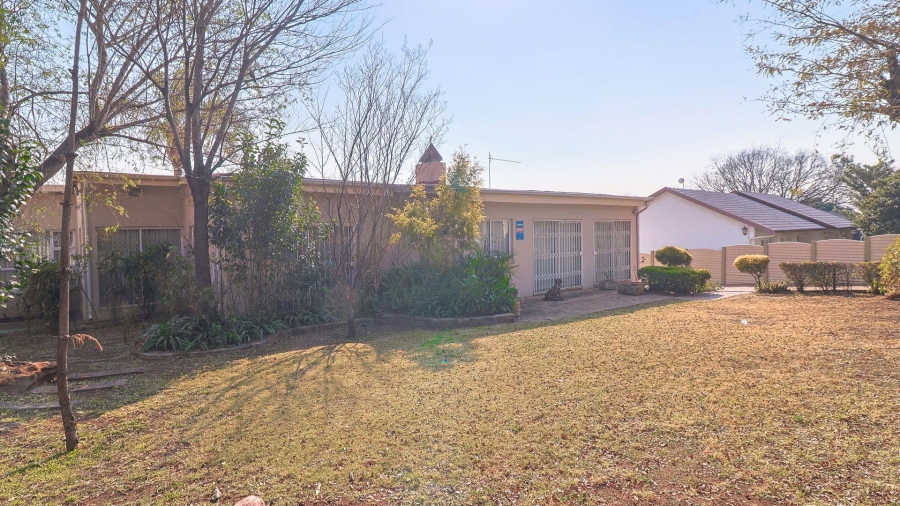 3 Bedroom Property for Sale in Linmeyer Gauteng