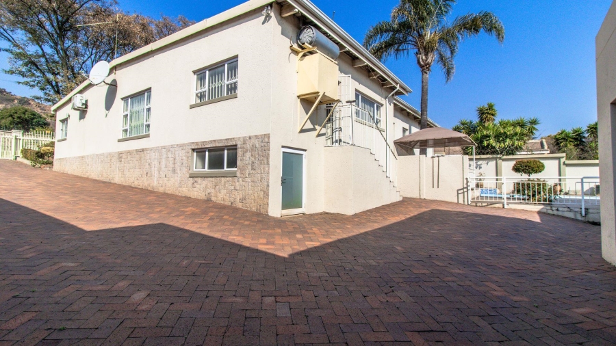 3 Bedroom Property for Sale in Linmeyer Gauteng