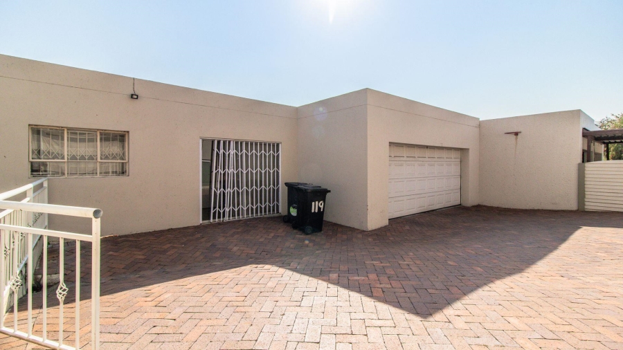 3 Bedroom Property for Sale in Linmeyer Gauteng