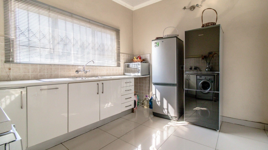3 Bedroom Property for Sale in Linmeyer Gauteng