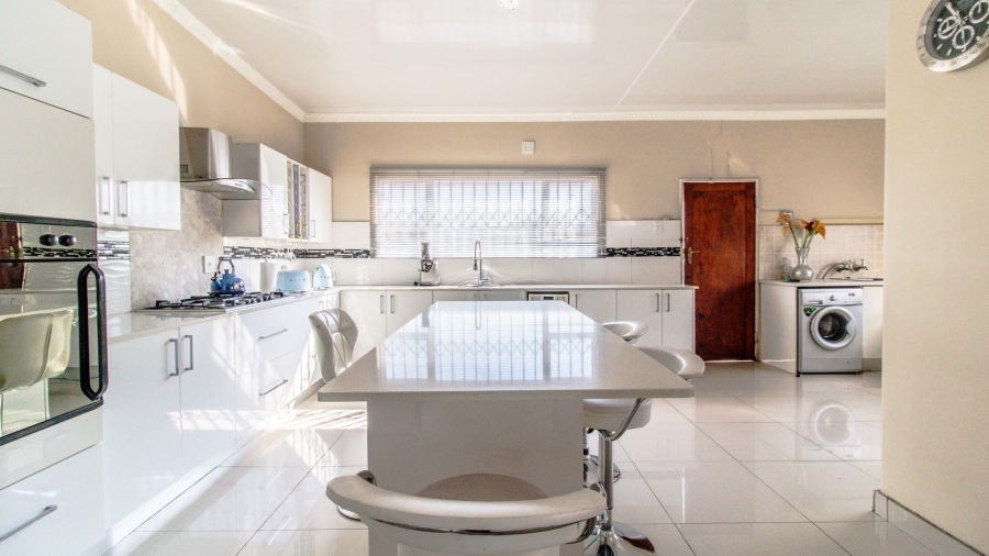3 Bedroom Property for Sale in Linmeyer Gauteng