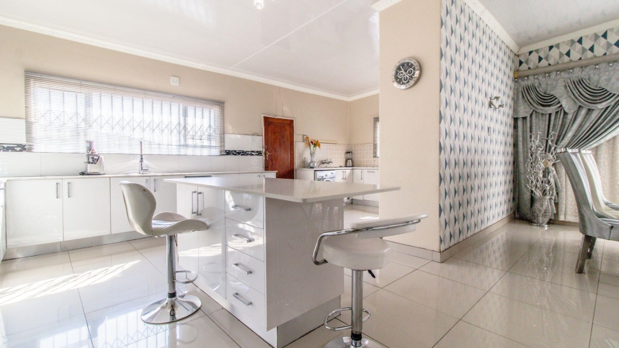 3 Bedroom Property for Sale in Linmeyer Gauteng