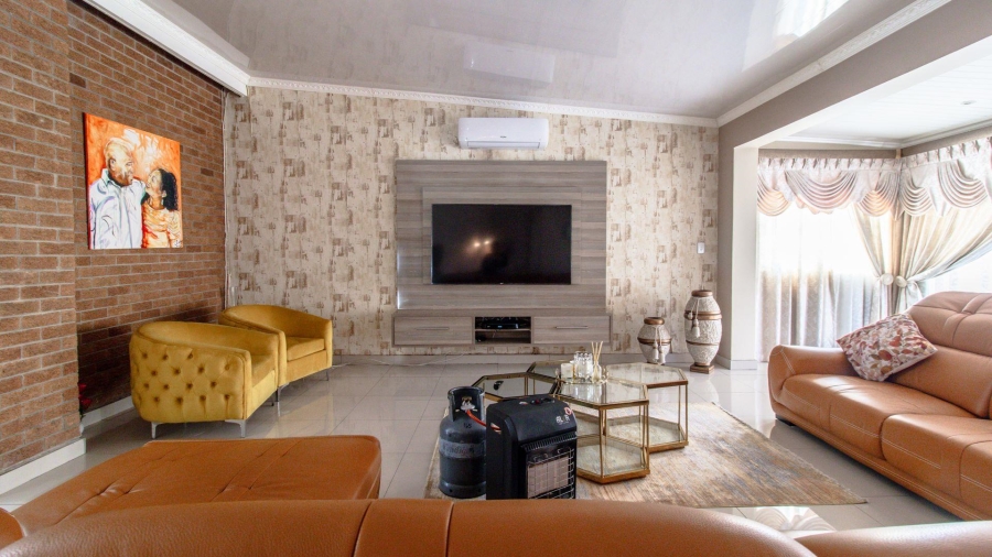 3 Bedroom Property for Sale in Linmeyer Gauteng