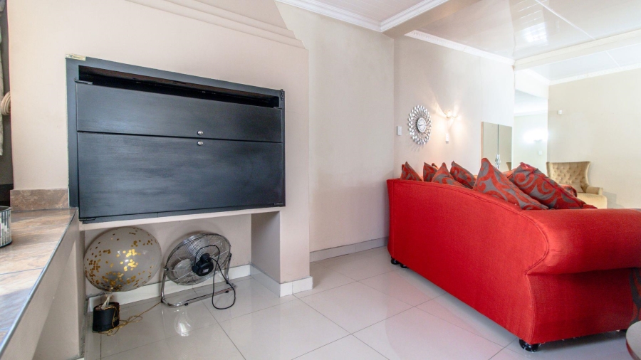 3 Bedroom Property for Sale in Linmeyer Gauteng