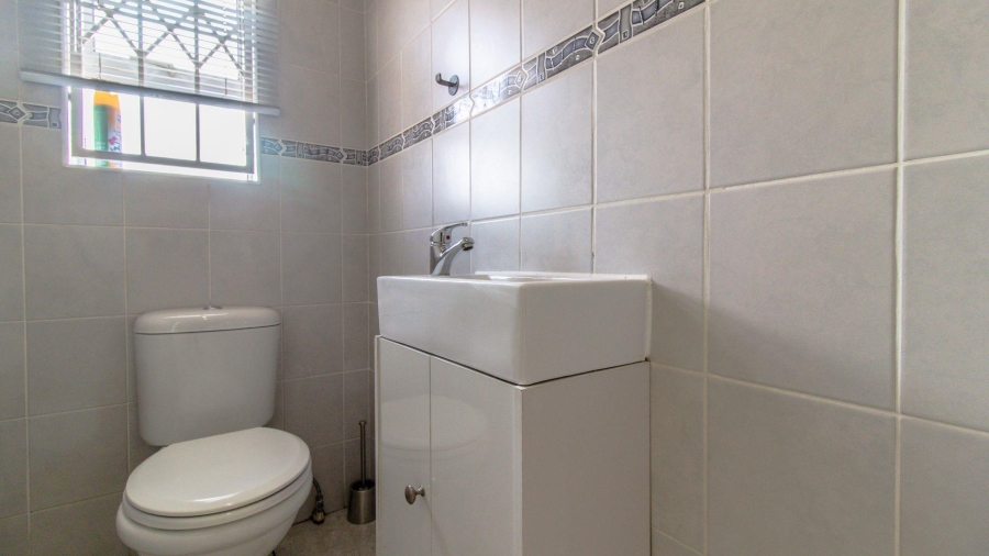 3 Bedroom Property for Sale in Linmeyer Gauteng