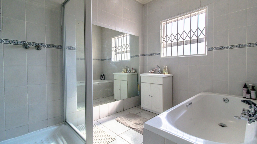 3 Bedroom Property for Sale in Linmeyer Gauteng