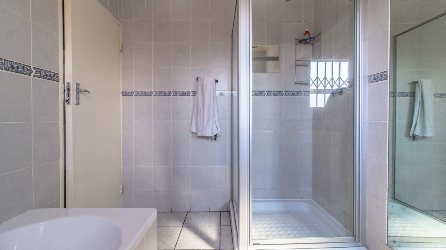 3 Bedroom Property for Sale in Linmeyer Gauteng