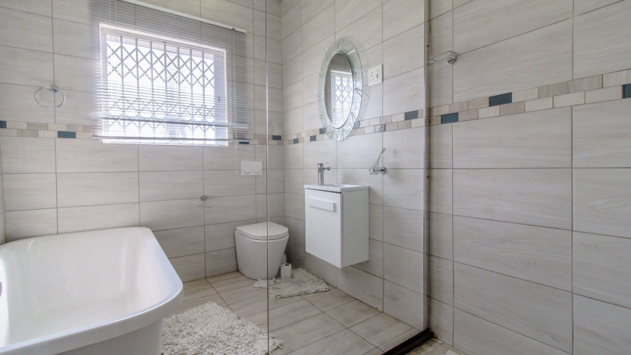 3 Bedroom Property for Sale in Linmeyer Gauteng