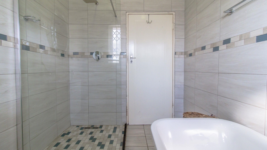 3 Bedroom Property for Sale in Linmeyer Gauteng