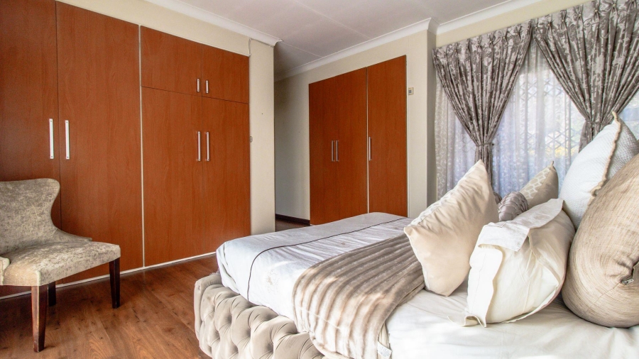 3 Bedroom Property for Sale in Linmeyer Gauteng