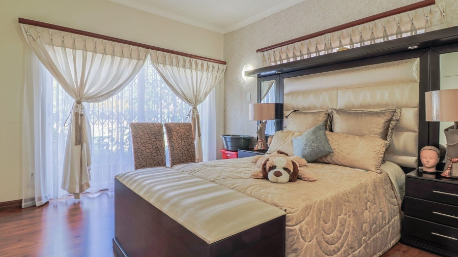 3 Bedroom Property for Sale in Linmeyer Gauteng