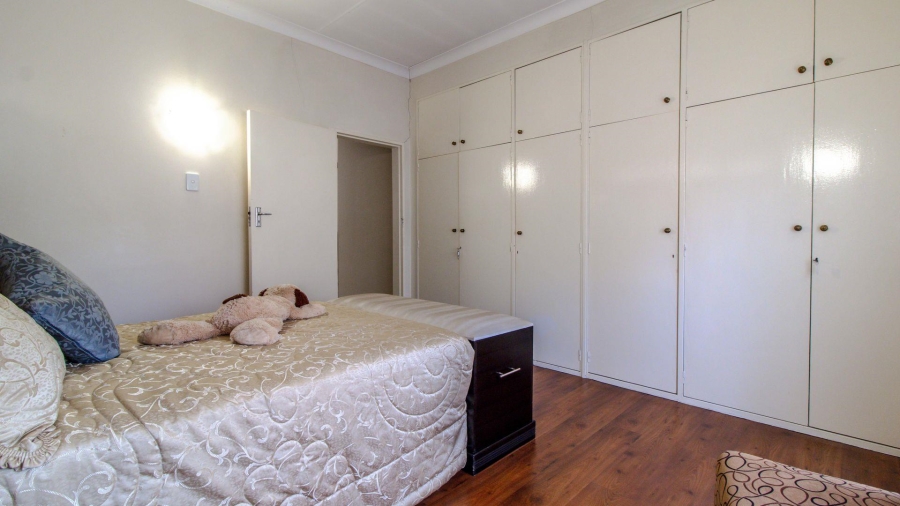 3 Bedroom Property for Sale in Linmeyer Gauteng