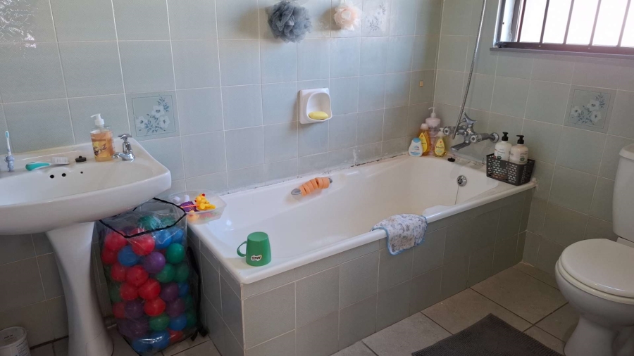 3 Bedroom Property for Sale in Brackendowns Gauteng