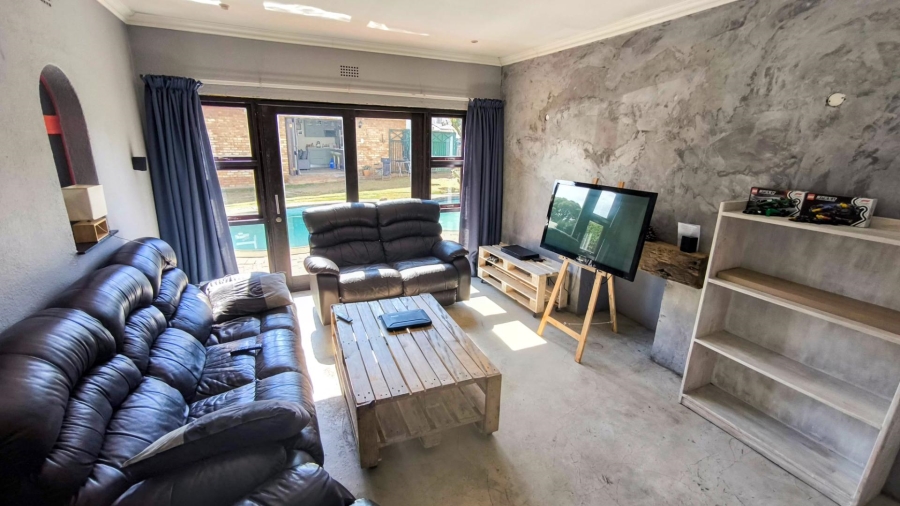 3 Bedroom Property for Sale in Brackendowns Gauteng