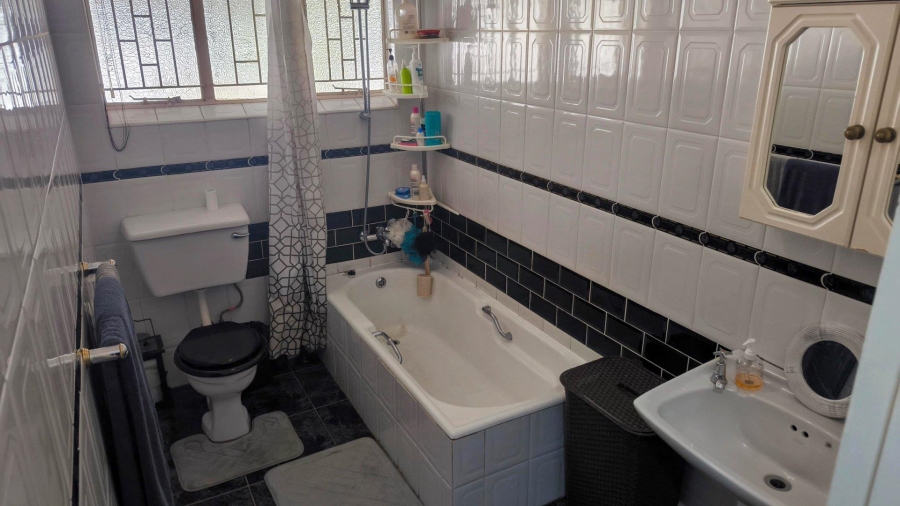 3 Bedroom Property for Sale in Brackendowns Gauteng