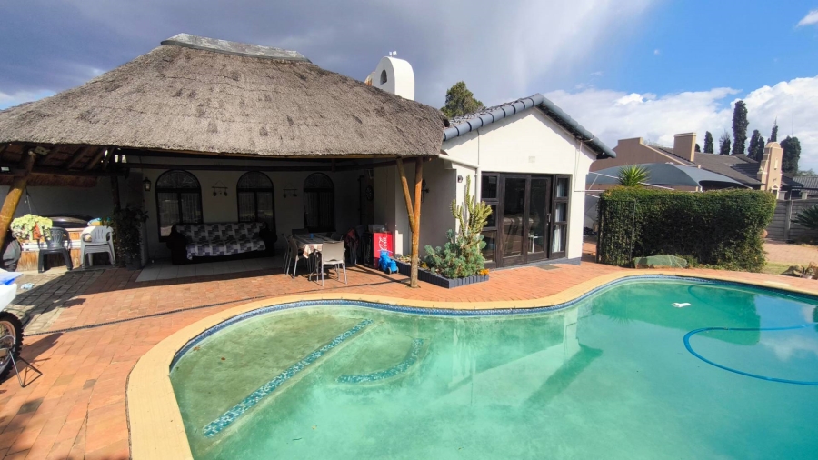 3 Bedroom Property for Sale in Brackendowns Gauteng