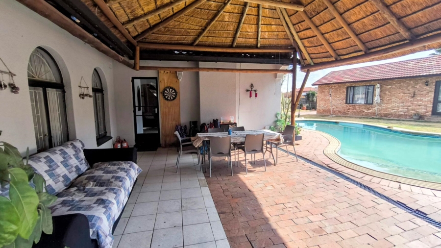 3 Bedroom Property for Sale in Brackendowns Gauteng