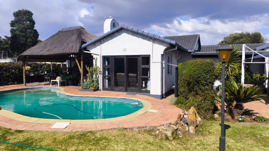 3 Bedroom Property for Sale in Brackendowns Gauteng