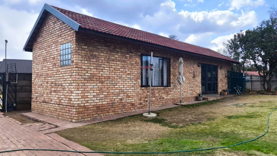 3 Bedroom Property for Sale in Brackendowns Gauteng