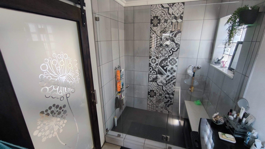 3 Bedroom Property for Sale in Brackendowns Gauteng