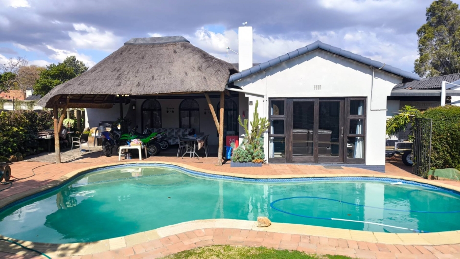 3 Bedroom Property for Sale in Brackendowns Gauteng